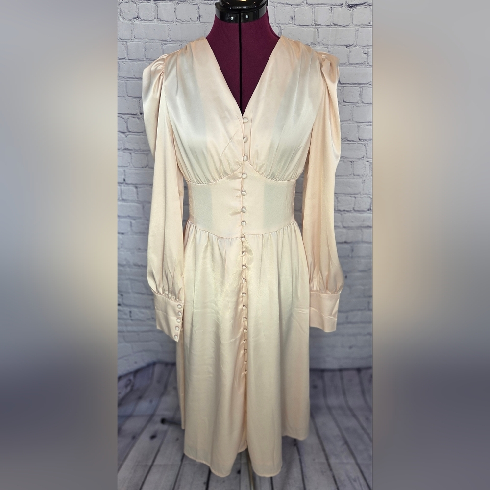 Elegant Cream Button-Down Dress - Picture 2 of 5